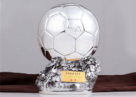 फुटबॉल कस्टम पुरस्कार ट्राफियां राल सामग्री फ़ुटबॉल Sporsts प्रतियोगिता आवेदन
